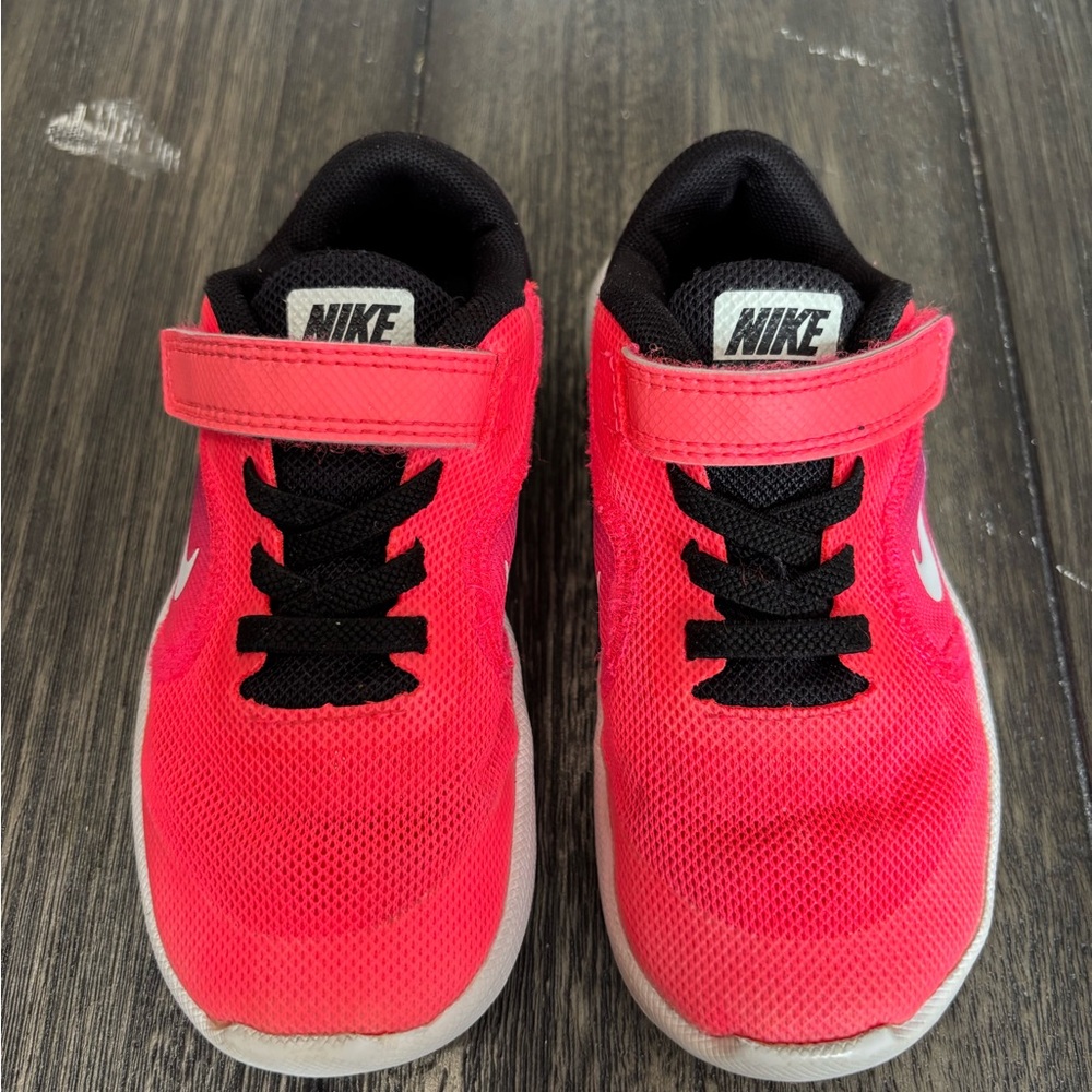 Nike Pink and Black Sneakers with Breathable Mesh - Picture 2 of 9